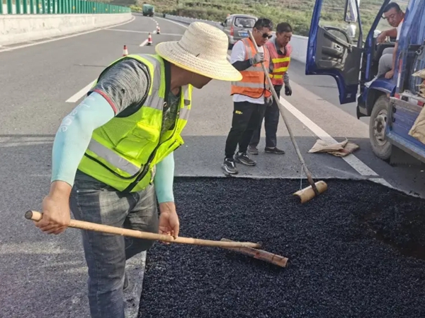 沥青道路修补